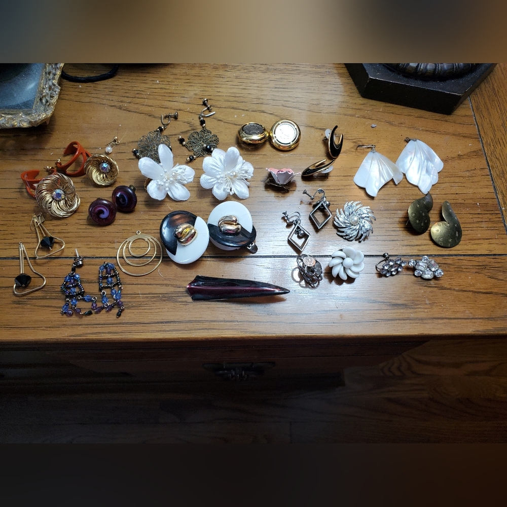 Assorted Earrings Lot, Approx 40 Pairs.